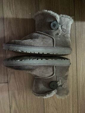 UGG Button Mini Boots